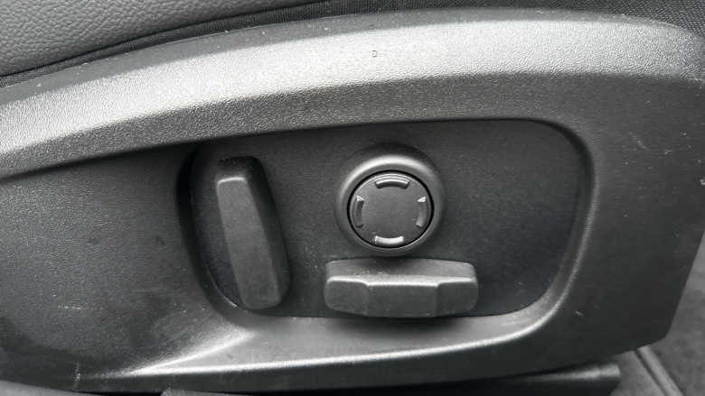 Jaguar XE 2.0 D200 R-Dynamic SE Black 4dr Auto Diesel Saloon